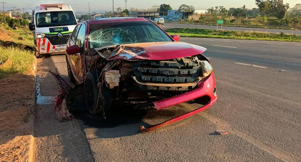 Colisão entre Fusion e caminhão na BR-364 não deixa feridos
