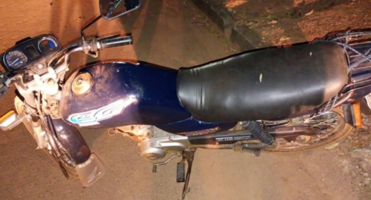 Crianças impedem furto de motocicleta após flagrarem suspeito empurrando veículo em RO