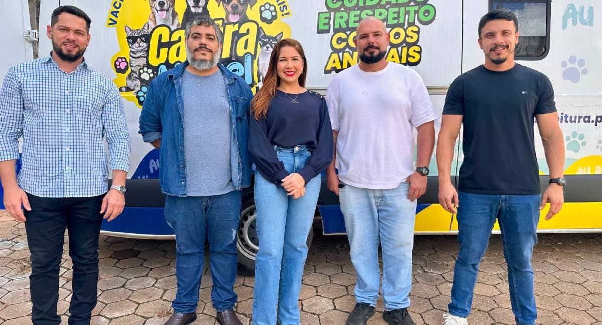 Cristiane Lopes vistoria ações de bem-estar animal na Sema