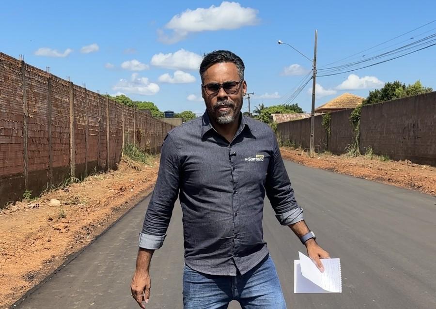 Dr. Santana acompanha início da pavimentação da rua Humaitá