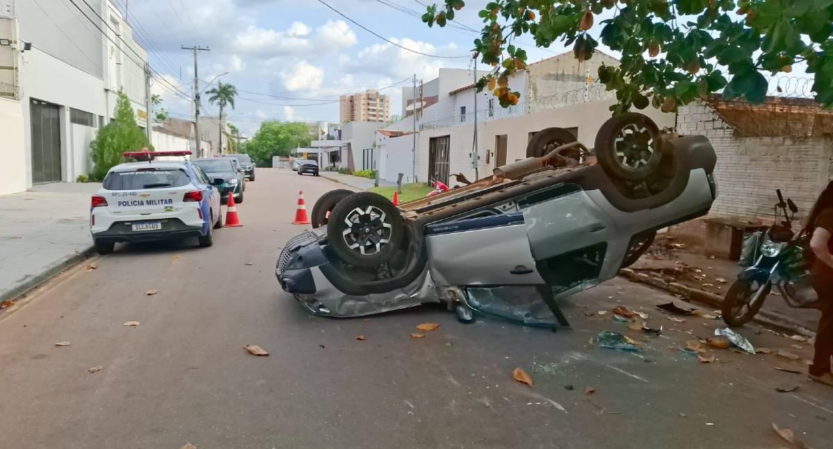 Duas crianças ficam feridas em capotamento após colisão no bairro São João Bosco em Porto Velho