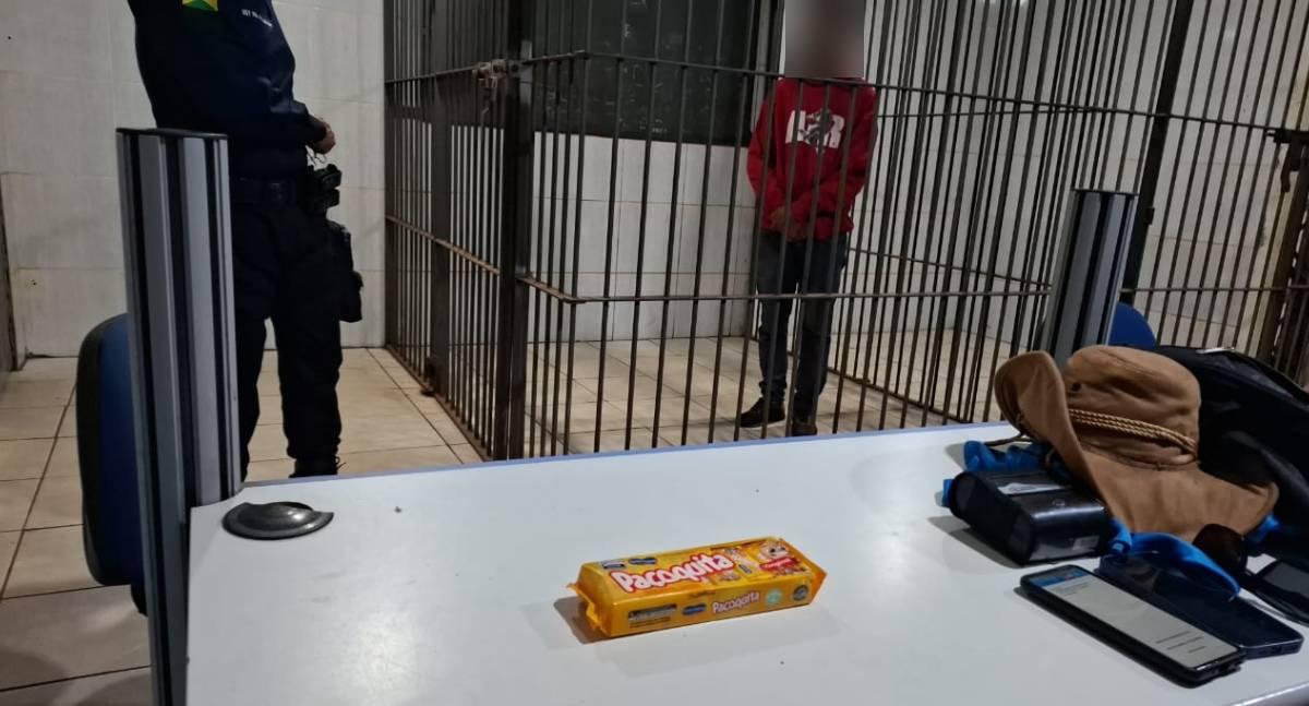 Homem é preso em flagrante ao furtar pacote de doce em supermercado na capital