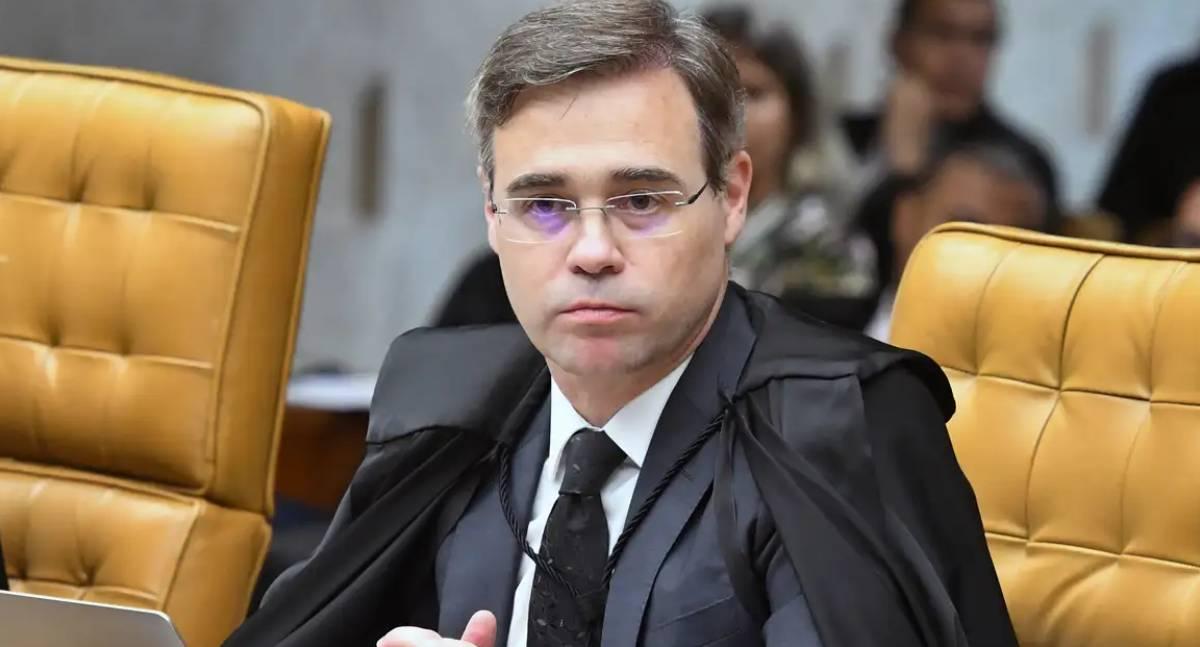 Ministro do STF autoriza inquérito sobre repasses do Banco Master para filme de Bolsonaro