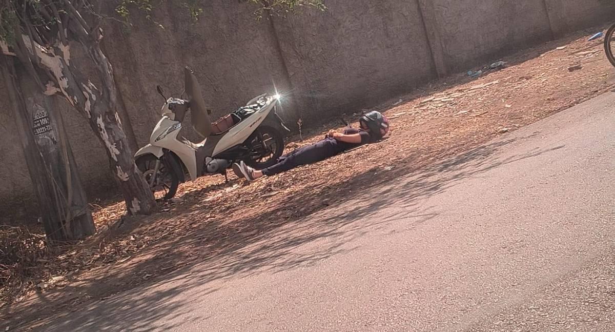 Mulher é socorrida pelo Samu com ferimentos na calçada no bairro São João Bosco em Porto Velho