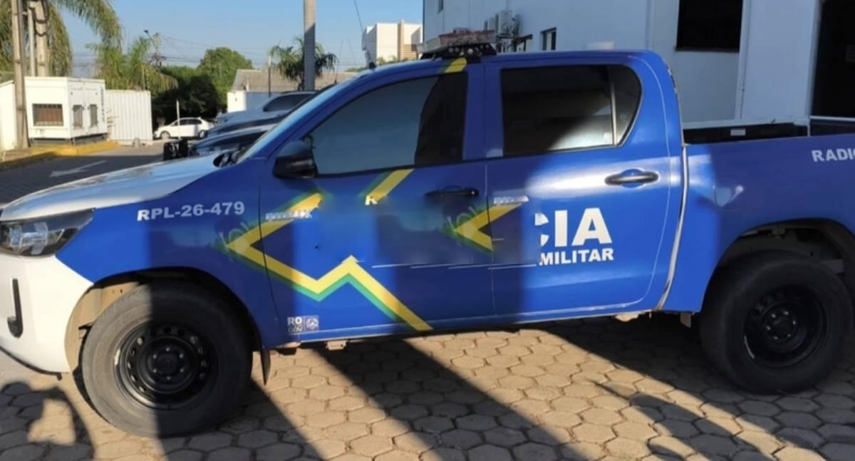 Mulher invade casa de ex-companheiro e danifica veículo com pedaço de madeira em RO