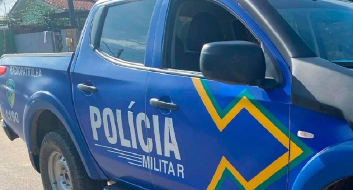 Mulher invade casa de ex-companheiro e danifica veículo com pedaço de madeira em RO