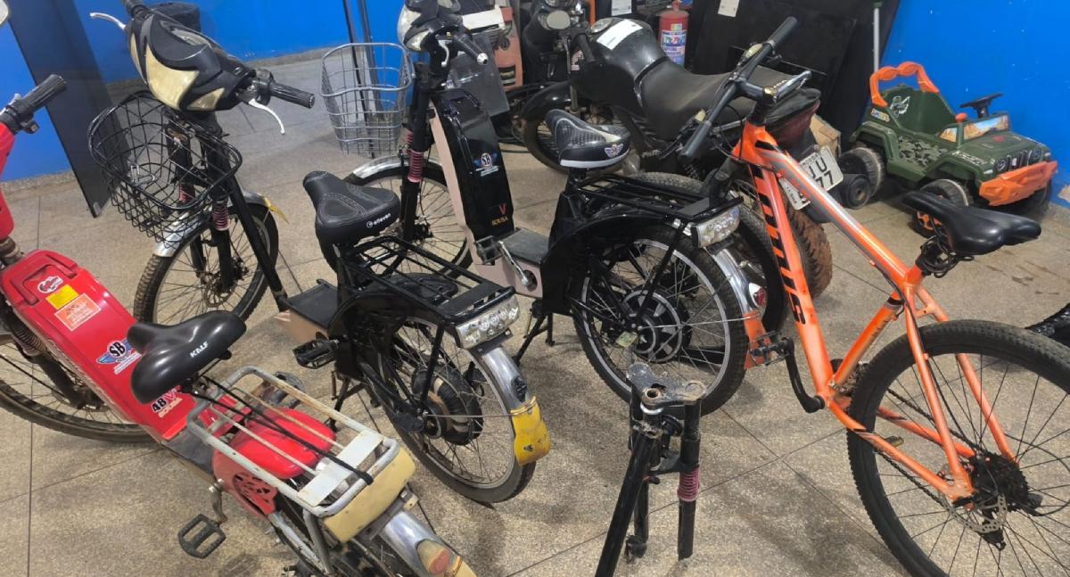 PM recupera bicicletas furtadas, apreende dois adolescentes e encontra droga em Vilhena