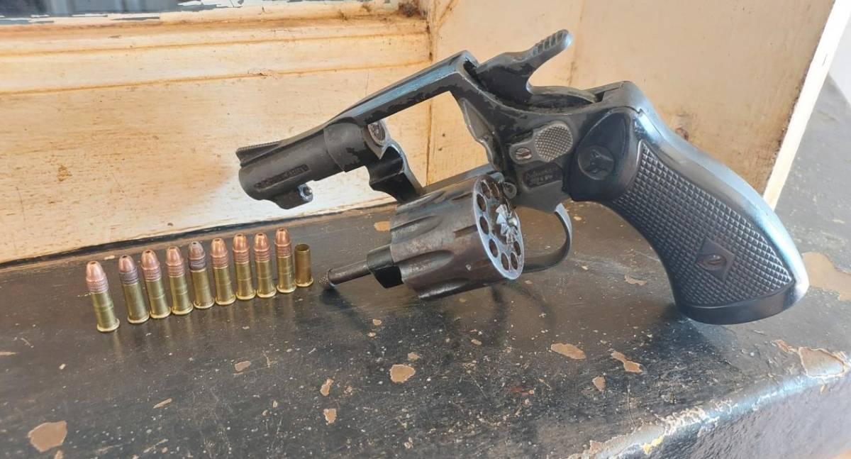 Polícia Militar apreende arma de fogo e conduz suspeitos durante operação integrada em RO