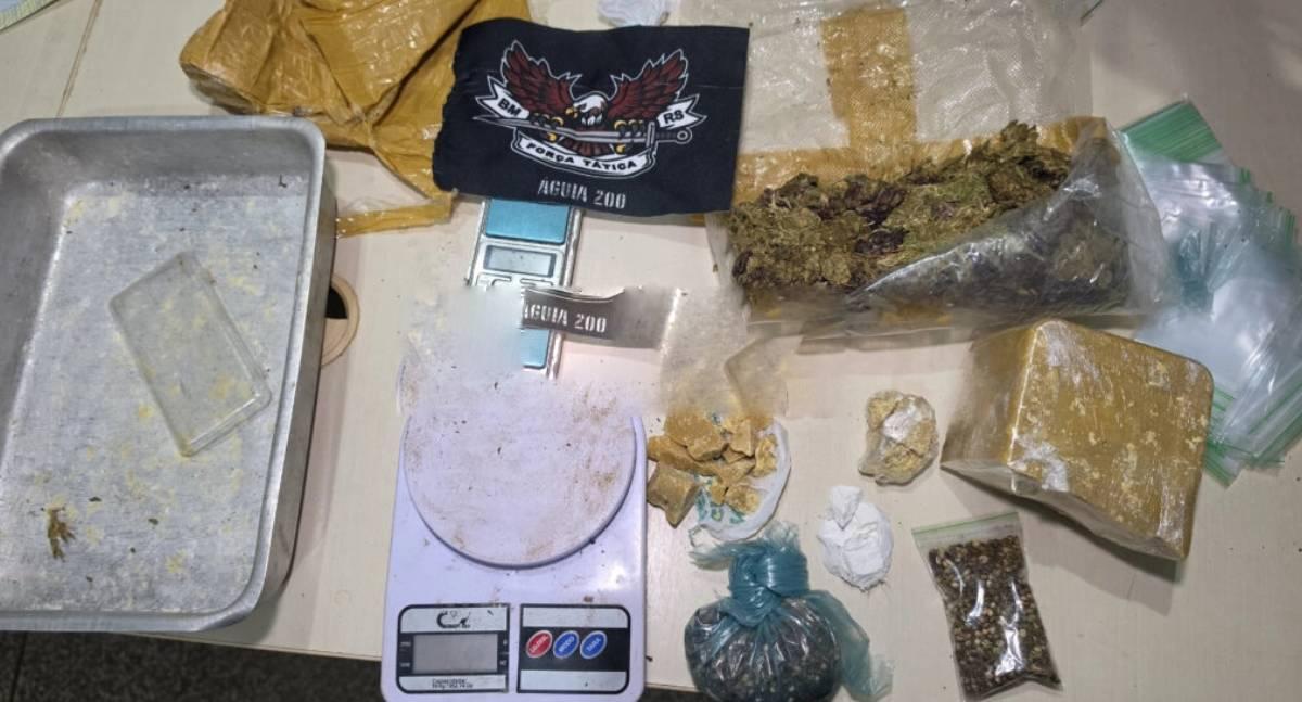 Polícia Militar encontra casa aberta com motocicleta ligada e apreende mais de um quilo de drogas em RO