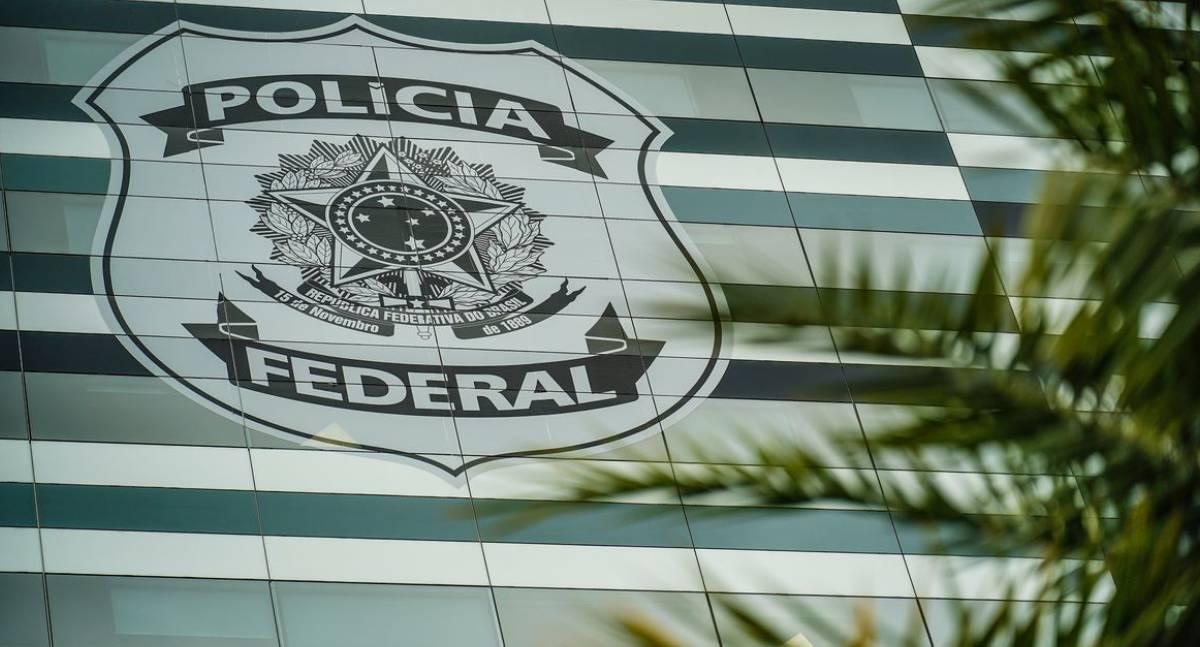 Senador Flávio Bolsonaro apresenta defesa escrita e falta a depoimento na Polícia Federal em inquérito por calúnia