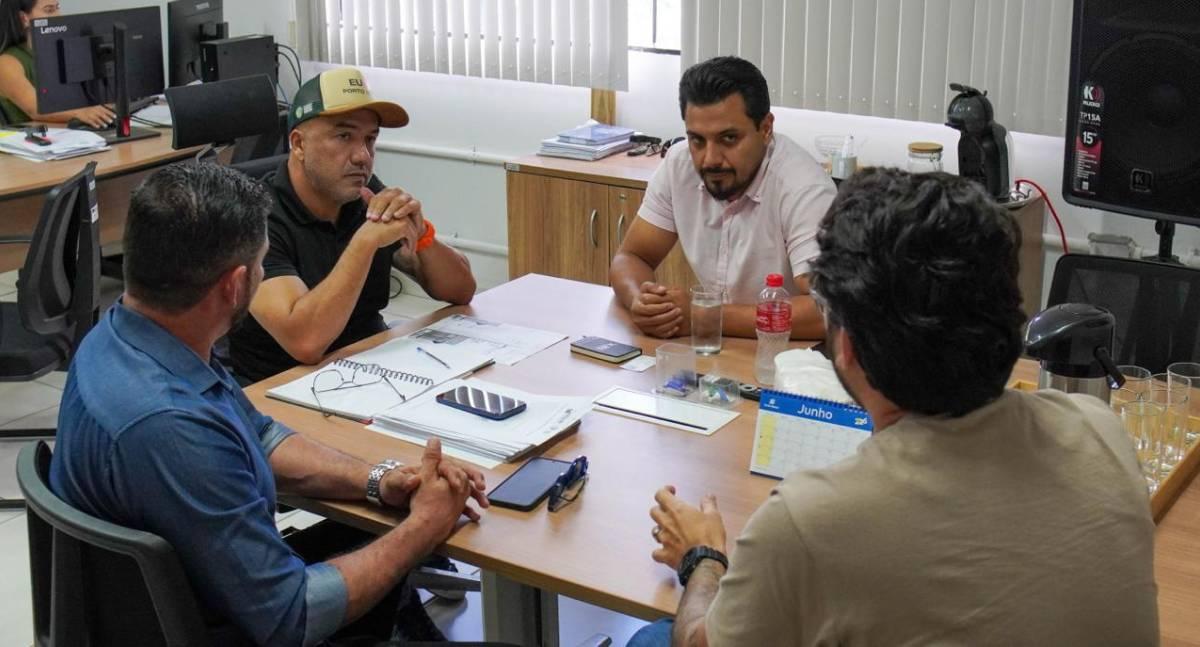 Vereador Dr. Gilber e Emdur discutem iluminação para o Ramal Uberaba