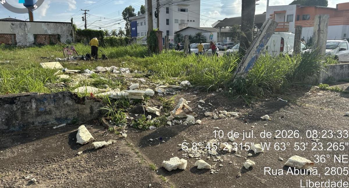 Vereador Dr. Gilber solicita limpeza de terreno abandonado da antiga Escola de Música Jorge Andrade