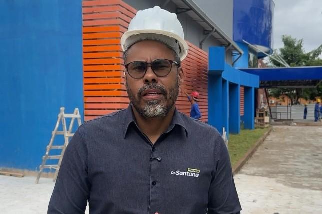 Vereador Dr. Santana fiscaliza obra da Maternidade Municipal Mãe Esperança