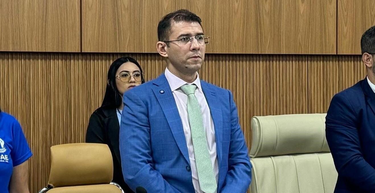 Após fiscalização de Pedro Geovar, Prefeitura limpa córrego no Cidade Nova