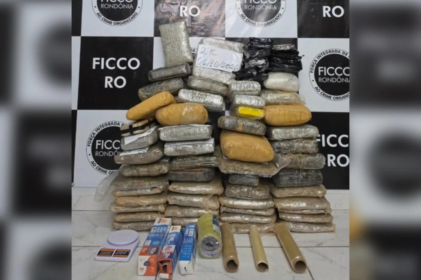 FICCO encontra 57 kg de drogas escondidos no forro de obra