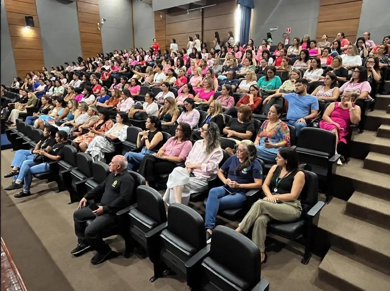 Outubro Rosa reúne servidoras em ação de prevenção e cuidado com a saúde da mulher