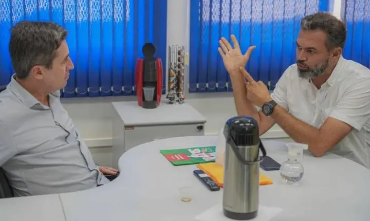“Coronel de gabinete não conhece o cheiro da pólvora”, dispara Bruno Bolsonaro Scheid ao cobrar valorização de policiais das ruas