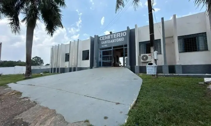 Equipes reforçam limpeza no Cemitério Santo Antônio nesta segunda-feira