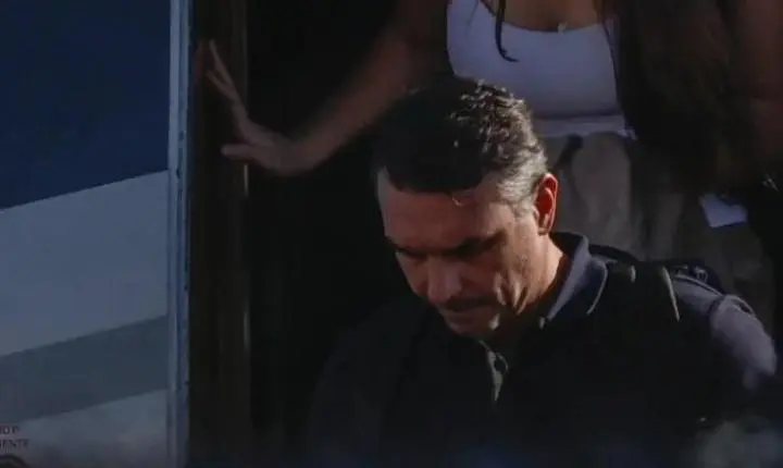 Flávio Bolsonaro chega a Miami com a família