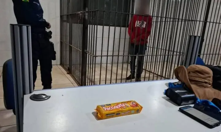 Homem é preso em flagrante ao furtar pacote de doce em supermercado na capital