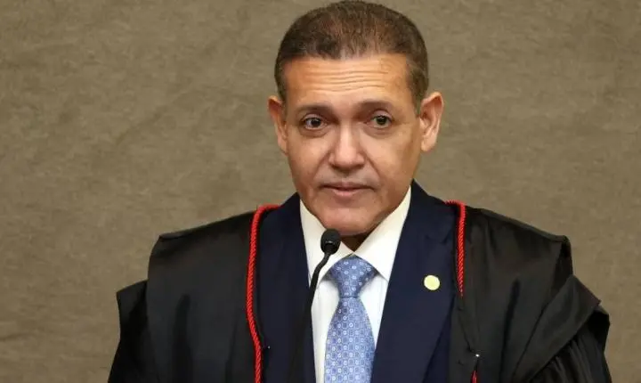 Ministro Kassio Nunes Marques dá prazo de 10 dias para PGR se manifestar sobre revisão criminal de Jair Bolsonaro