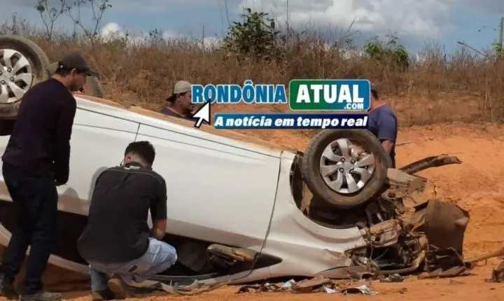 Motorista fica ferida após carro capotar ao atingir pedra deixada em rua durante patrolamento em RO