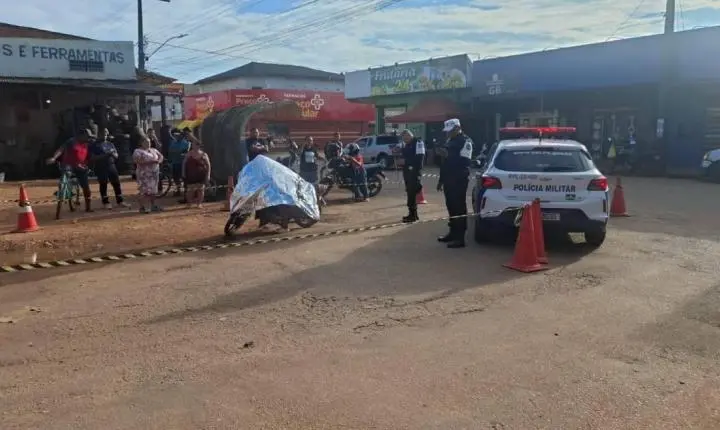 Mulher morre após passar mal e deitar sobre painel de moto em cruzamento no bairro JK em Porto Velho
