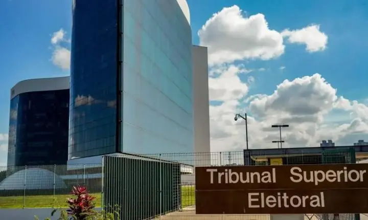 TSE apresenta sistema de votação e segurança a mais de 100 diplomatas em Brasília