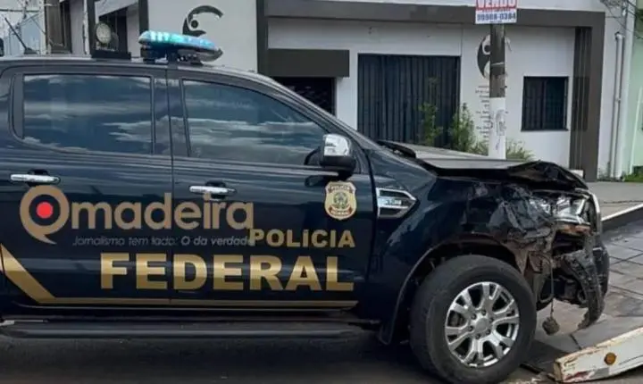 Viatura da Polícia Federal se envolve em acidente de trânsito na região central de Porto Velho